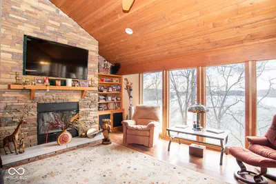 2060 Waters Edge Drive, Bloomington - 11