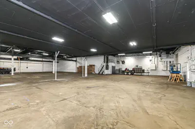 2401 Monroe Street, Muncie - 11
