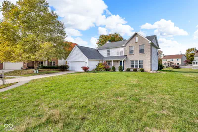 8626 Golden Falls Circle, Avon - 2