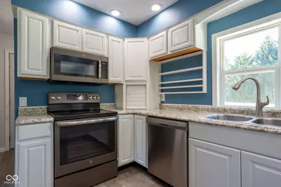 2410 State Highway 7, North Vernon - 9