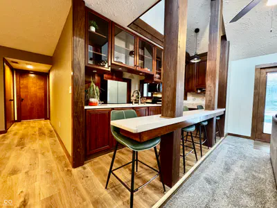 560 Sir Lancelot Drive, Seymour - 13