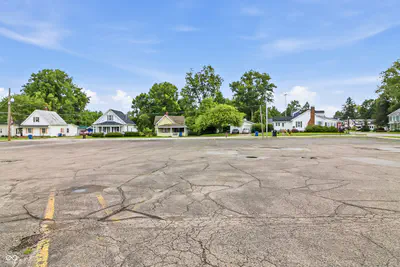 201 Main Street, Fairmount - 27