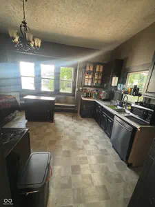438 Colescott Street, Shelbyville - 18