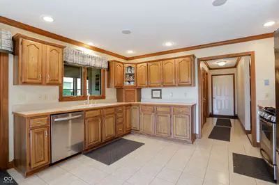 5571 Red Oak Drive, Greenfield - 16