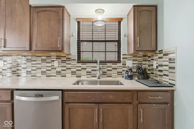 8928 Summer Walk Drive, Indianapolis - 12