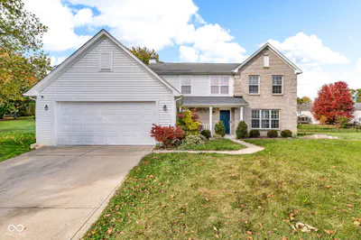 8626 Golden Falls Circle, Avon