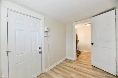 4992 100, New Palestine - 18