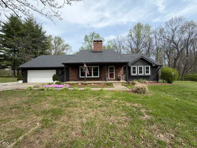 825 Krislynn Woods Avenue, West Terre Haute - 2