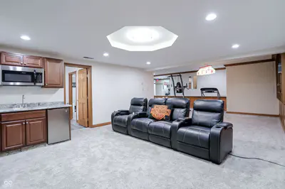 5571 Red Oak Drive, Greenfield - 52
