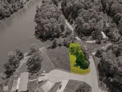 3831 Country Manor E, North Vernon - 2