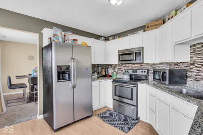 8626 Golden Falls Circle, Avon - 10