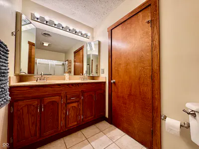 560 Sir Lancelot Drive, Seymour - 40