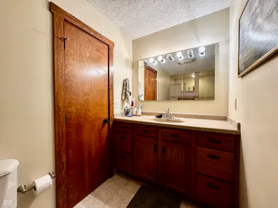 560 Sir Lancelot Drive, Seymour - 28