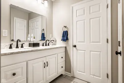 8688 Buffett Parkway, Fishers - 23