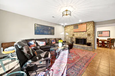9428 Harbour Pointe Drive, Bloomington - 38