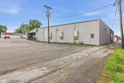 201 Main Street, Fairmount - 23