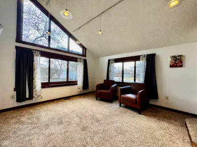 560 Sir Lancelot Drive, Seymour - 30