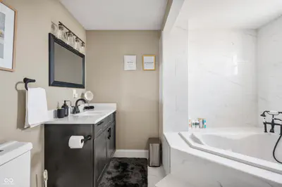 1041 East Street, Indianapolis - 22