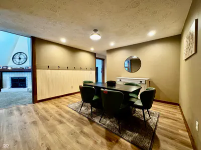 560 Sir Lancelot Drive, Seymour - 21