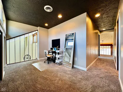 560 Sir Lancelot Drive, Seymour - 34