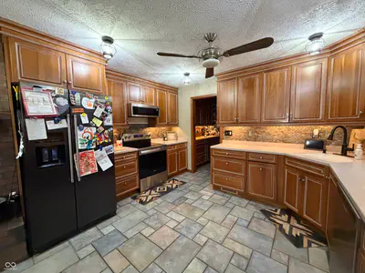 825 Krislynn Woods Avenue, West Terre Haute - 31