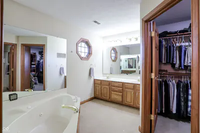 5571 Red Oak Drive, Greenfield - 33