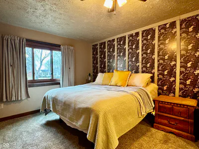 560 Sir Lancelot Drive, Seymour - 24
