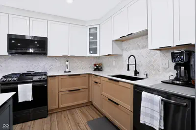 2577 Horizon Boulevard, Greenwood - 18
