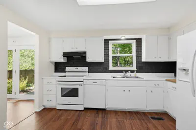 9222 Allisonwood Drive, Indianapolis - 14