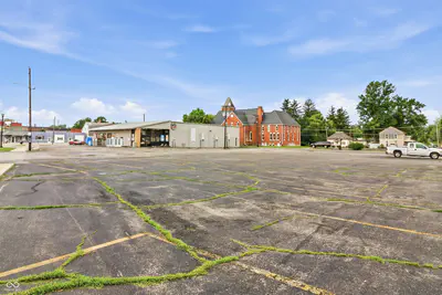 201 Main Street, Fairmount - 26