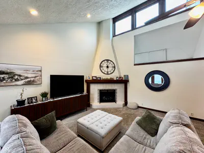 560 Sir Lancelot Drive, Seymour - 9