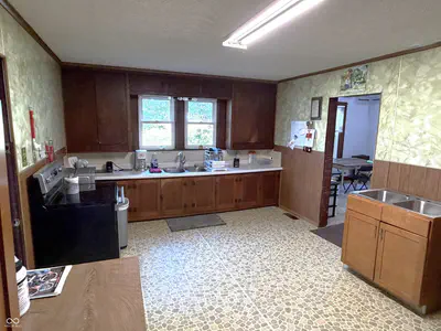 2438 500, Crawfordsville - 6