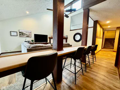 560 Sir Lancelot Drive, Seymour - 16