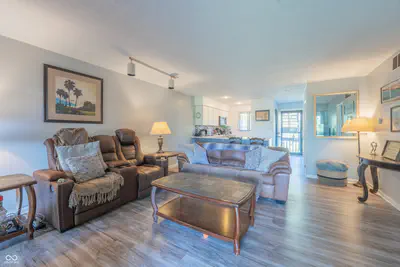 2048 Waters Edge Drive, Bloomington - 5