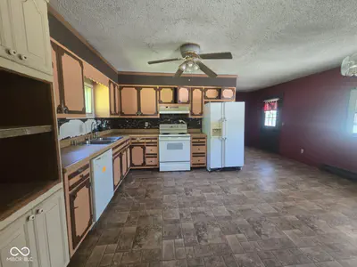 600 Beech Street, Sullivan - 11