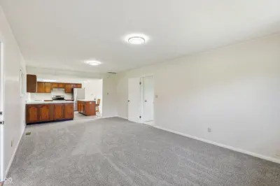 715 White Street, Shirley - 31