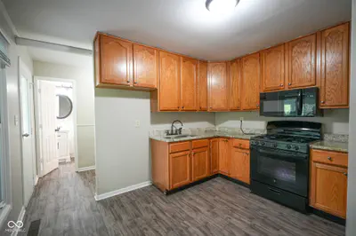 710 Brooks Drive, Fortville - 6