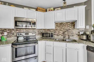8626 Golden Falls Circle, Avon - 11
