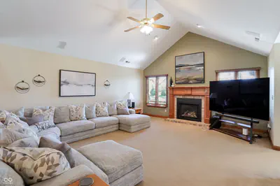 5571 Red Oak Drive, Greenfield - 8