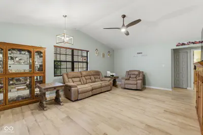 8928 Summer Walk Drive, Indianapolis - 16