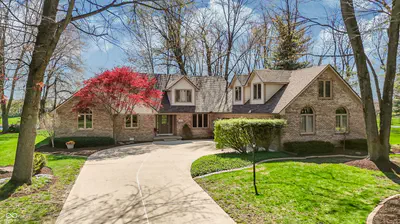 5571 Red Oak Drive, Greenfield