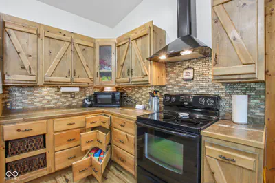 6070 County Road 200, Avon - 18