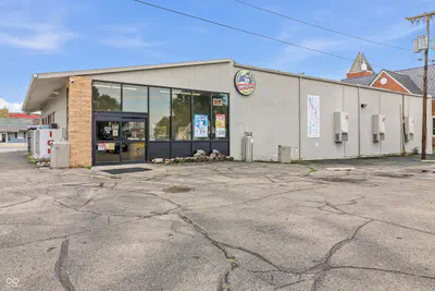 201 Main Street, Fairmount - 28
