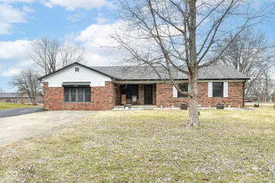 382 Pinedale Drive, Avon
