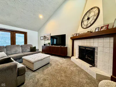 560 Sir Lancelot Drive, Seymour - 11