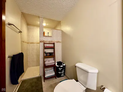 560 Sir Lancelot Drive, Seymour - 27