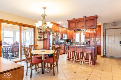 2060 Waters Edge Drive, Bloomington - 6