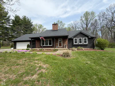825 Krislynn Woods Avenue, West Terre Haute