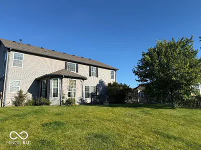 9849 Anchor Bend, McCordsville - 28
