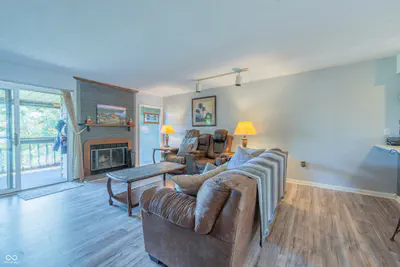 2048 Waters Edge Drive, Bloomington - 10